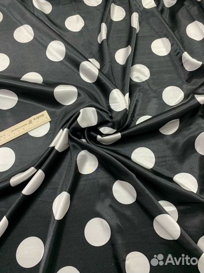Ткань атласная в горох
