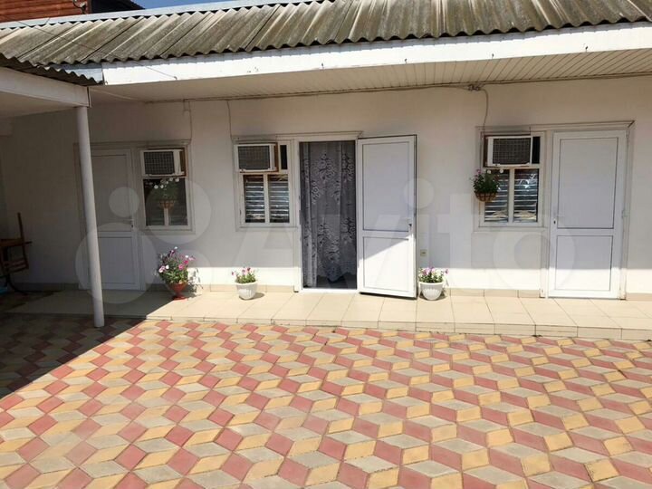 Комната 14 м² в 8-к., 1/1 эт.