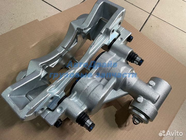 Суппорт Ивеко Еврокарго задний правый со скобой