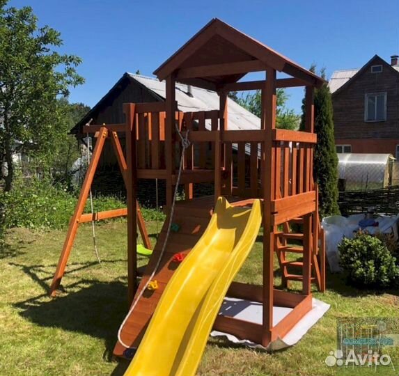 Детская площадка с зимним скатом