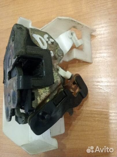 Замок двери задний левый Hyundai Sonata седан G4GC