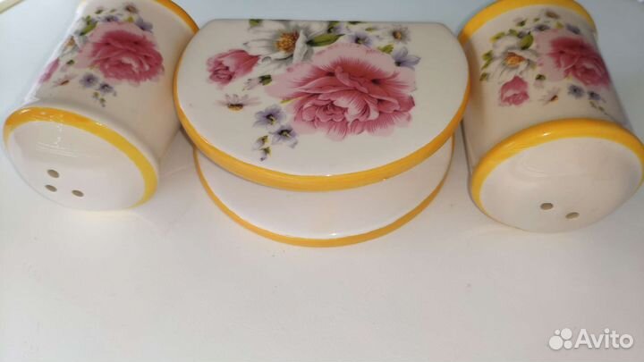 Солонка и перечница, салфетница