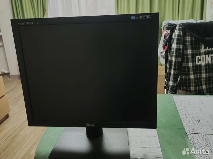 Монитор LG