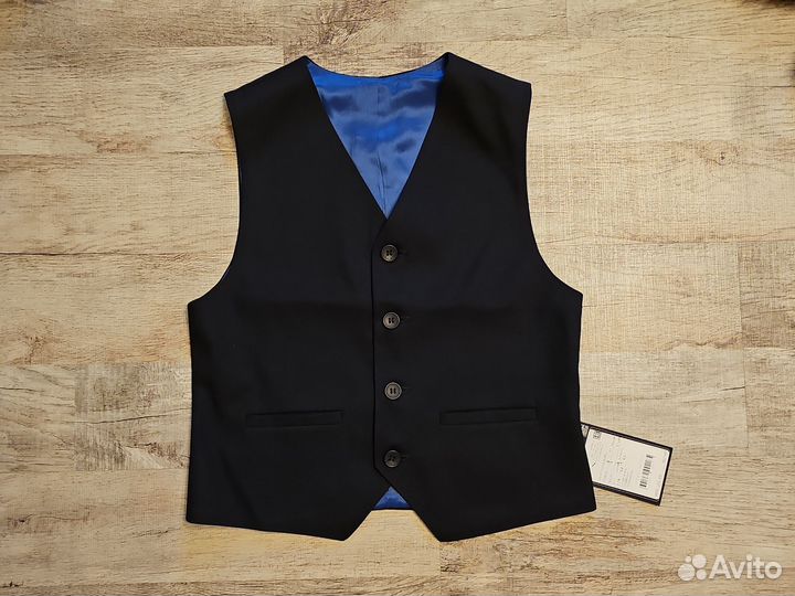 Жилетка для мальчика 128 и 134 размеров