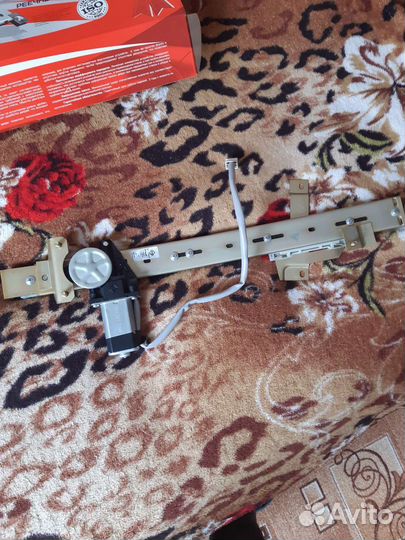 Стеклоподъемник левый передний kia spectra