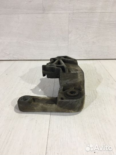 Кронштейн опоры кпп mazda 3 BK 2.0 мт седан