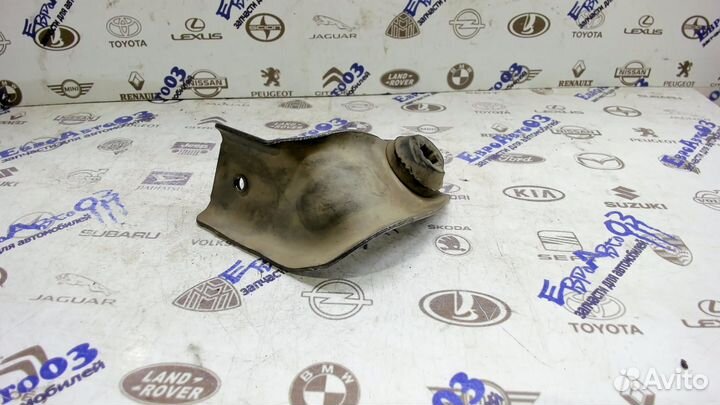 Кронштейн радиатора левый верхний Renault Sandero