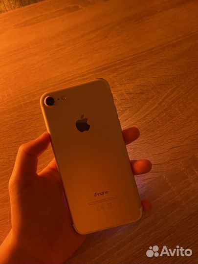 Телефон iPhone 7