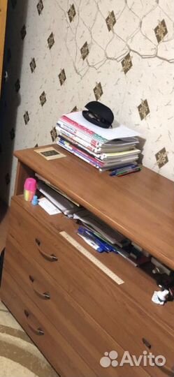 Продается письменный стол и комод