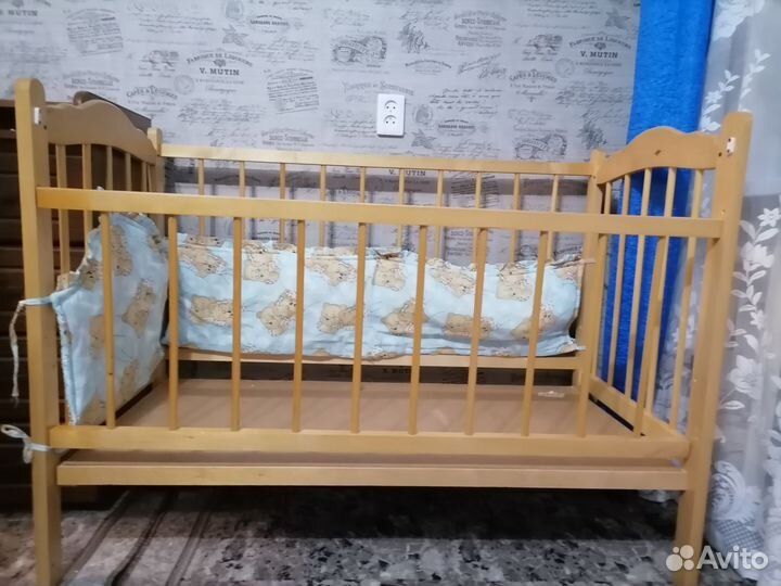 Детская кроватка с матрасом