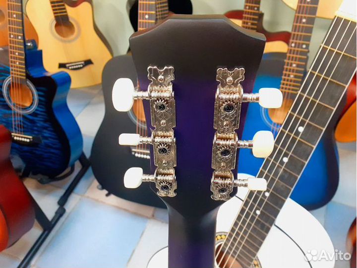 Гитара новая в комплекте с чехлом и стойкой