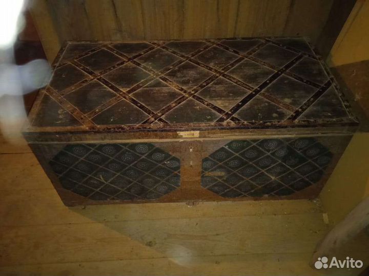 Сундук деревянный старинный