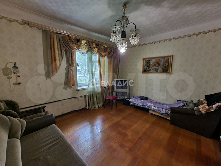 3-к. квартира, 65 м², 1/2 эт.
