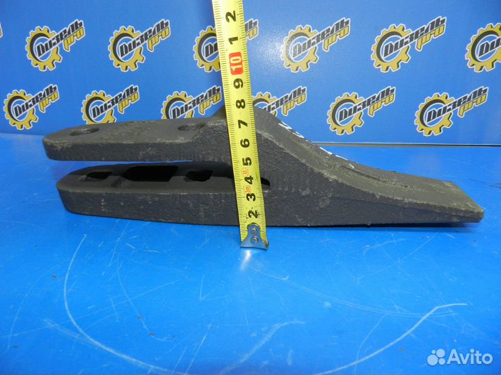 Зуб ковша CAT 428E 426F 6Y-6335 135-8203, 9W-1879