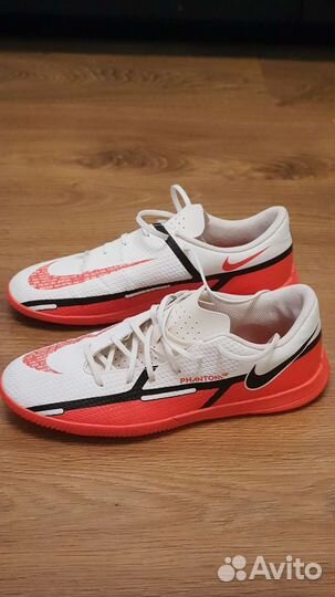 Футбольные бутсы nike