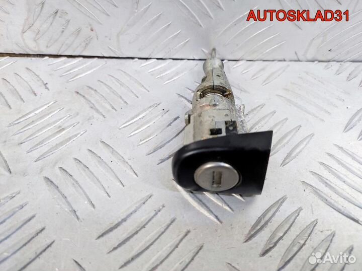 Вставка замка двери передней левой VW Golf 5