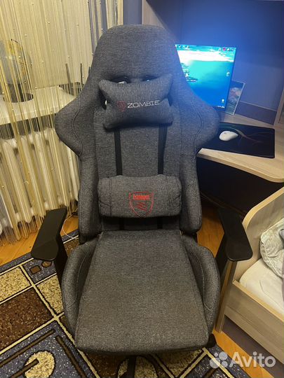 Мощный игровой компьютер с монитором