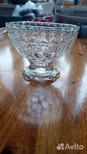 Конфетница стеклянная