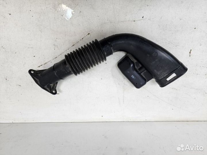 Воздухозаборник Mazda 3 BL 2008-2013