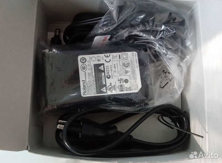 Блок питания Roland 9V 2A рsв-230еu оригинал