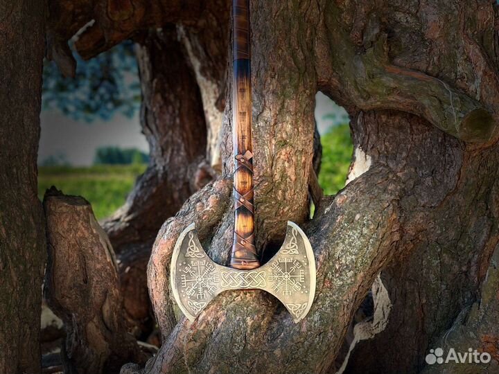 Кованый топор двусторонний Шлем ужаса