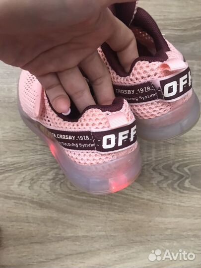 Кроссовки для девочек