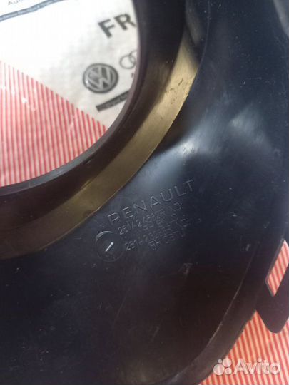 Решетка в бампер накладка птф правая Renault