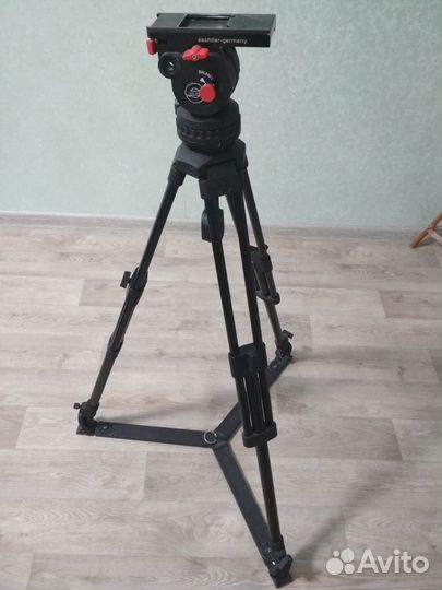 Тренога профессиональная для видеокамеры