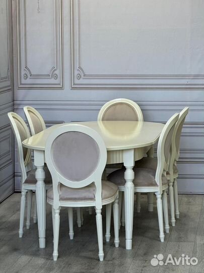 Стол и стулья