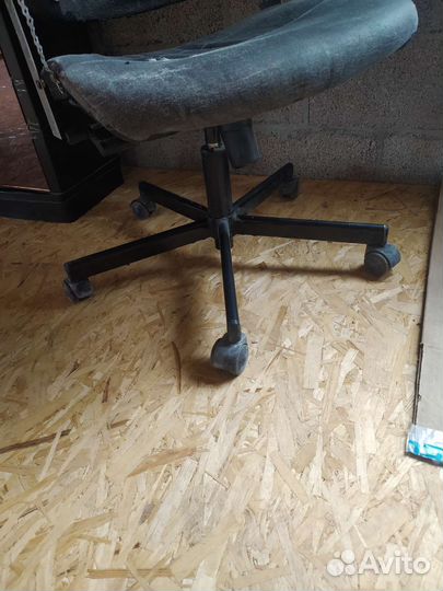 Офисное кресло