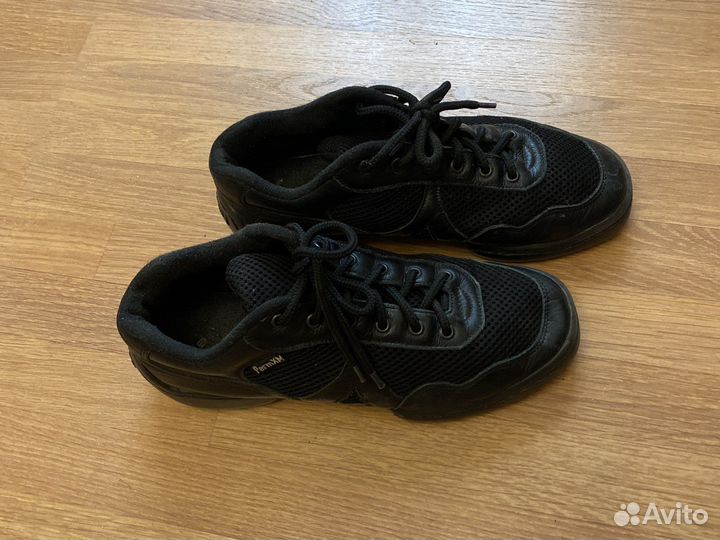 Кроссовки танцевальные