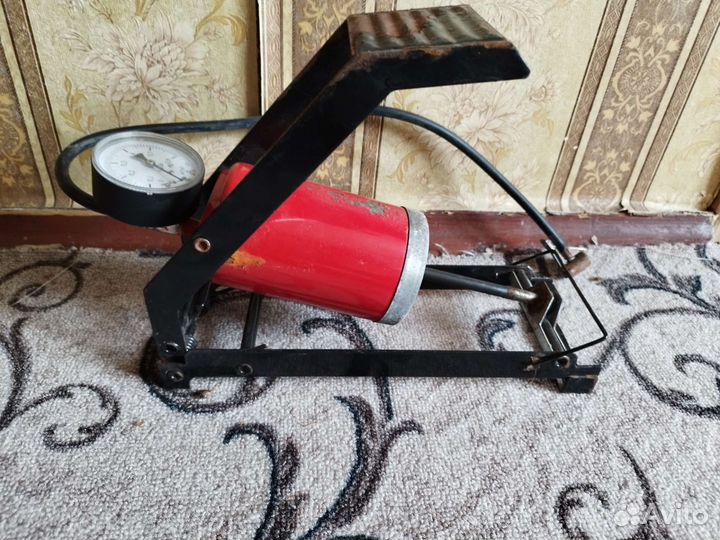 Насос автомобильный ножной с манометром