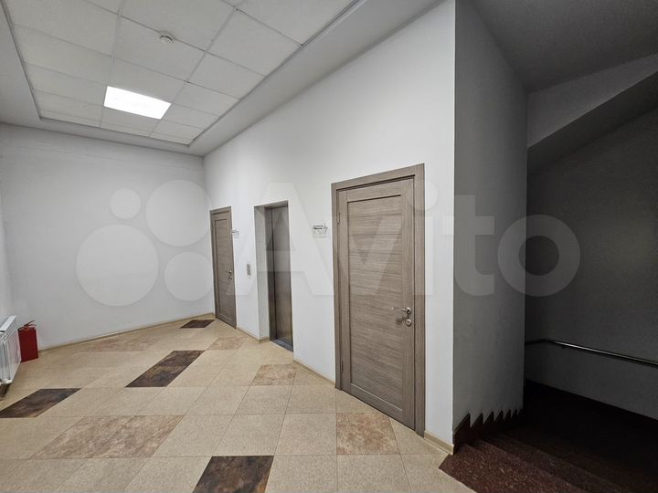 Торгово-офисное здание с арендаторами, 1500 м²