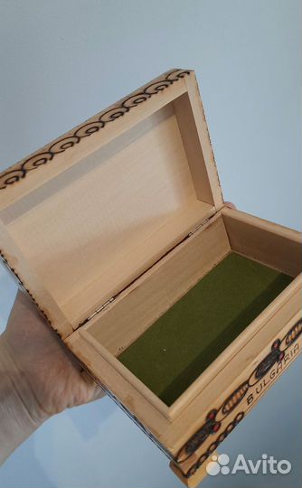 Шкатулка сувенирная деревянная резная