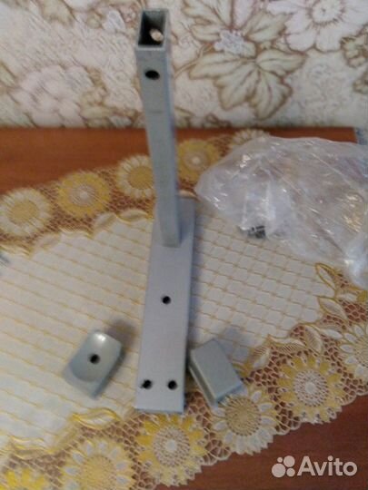 Полка с кронштейном для небольшого телевизора и др