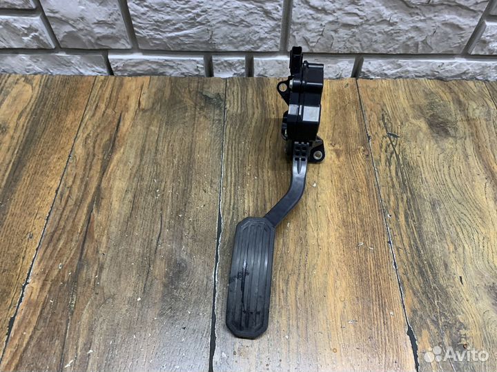 Toyota Camry V40 Педаль газа