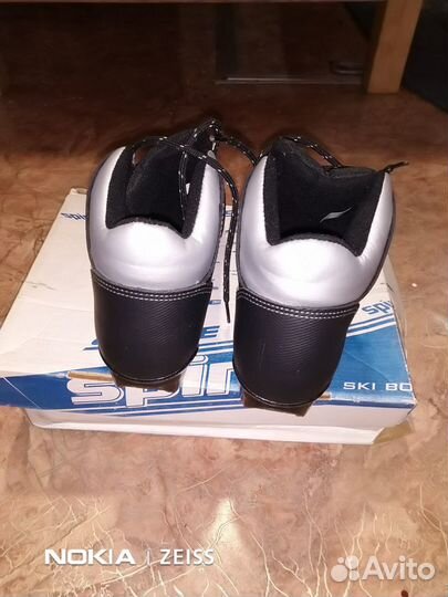 Продам лыжные ботинки