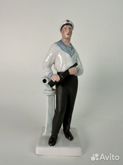 Матрос Краснофлотец с подзорной трубой. Вербилки