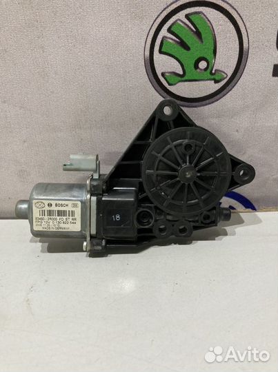 Мотор стеклоподъемника задний правый Hyundai i30