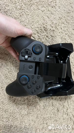 Беспроводной геймпад с держателем для телефона