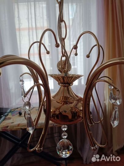 Люстра с хрустальными подвесками