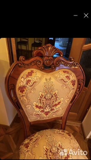 Стол и стулья