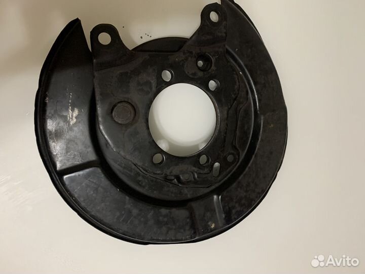 Пыльник тормозного диска задний правый