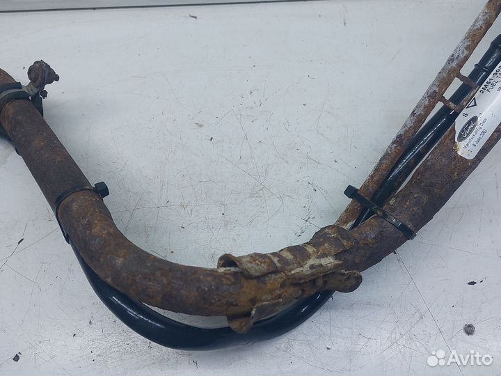 Форд фокус 1. Заливная горловина. Хэтчбек седан