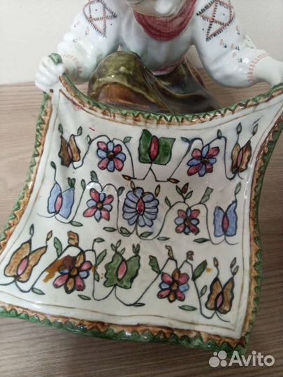 Статуэтка фарфор девушка с платком СССР Конаково