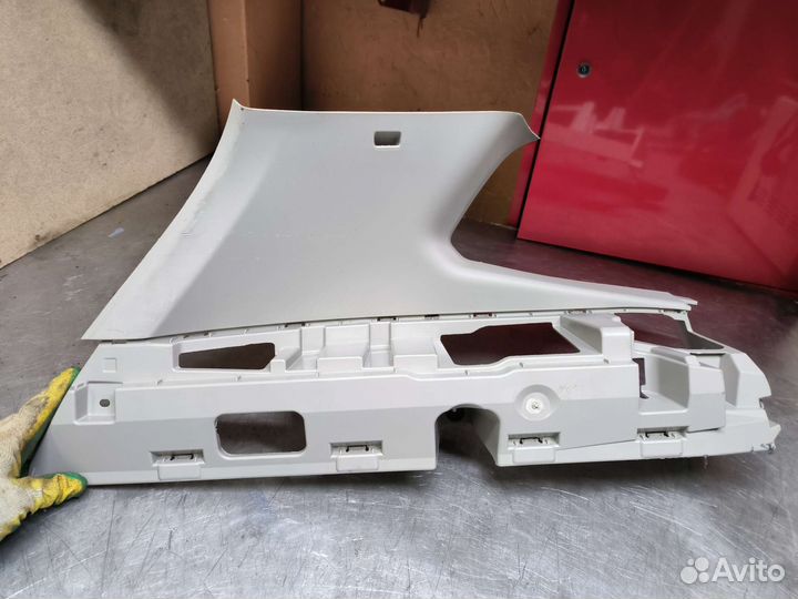 Рено duster 2 Накладка задней стойки левая 2022