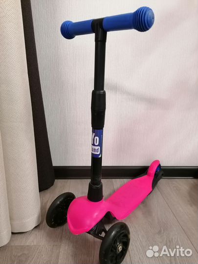 Самокат трехколесный