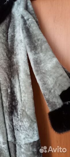 Шуба мутоновая с капюшоном 48