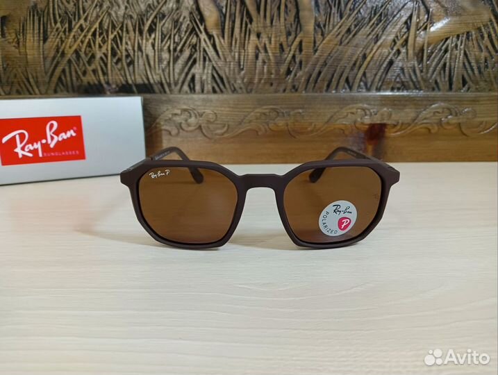 Солнцезащитные очки Ray-Ban