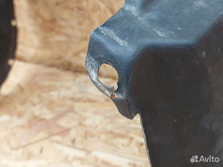 Подкрылок передний левый Nissan X-Trail T30